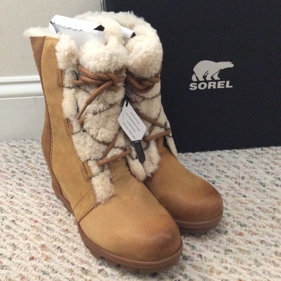 sorel tan and grey boots